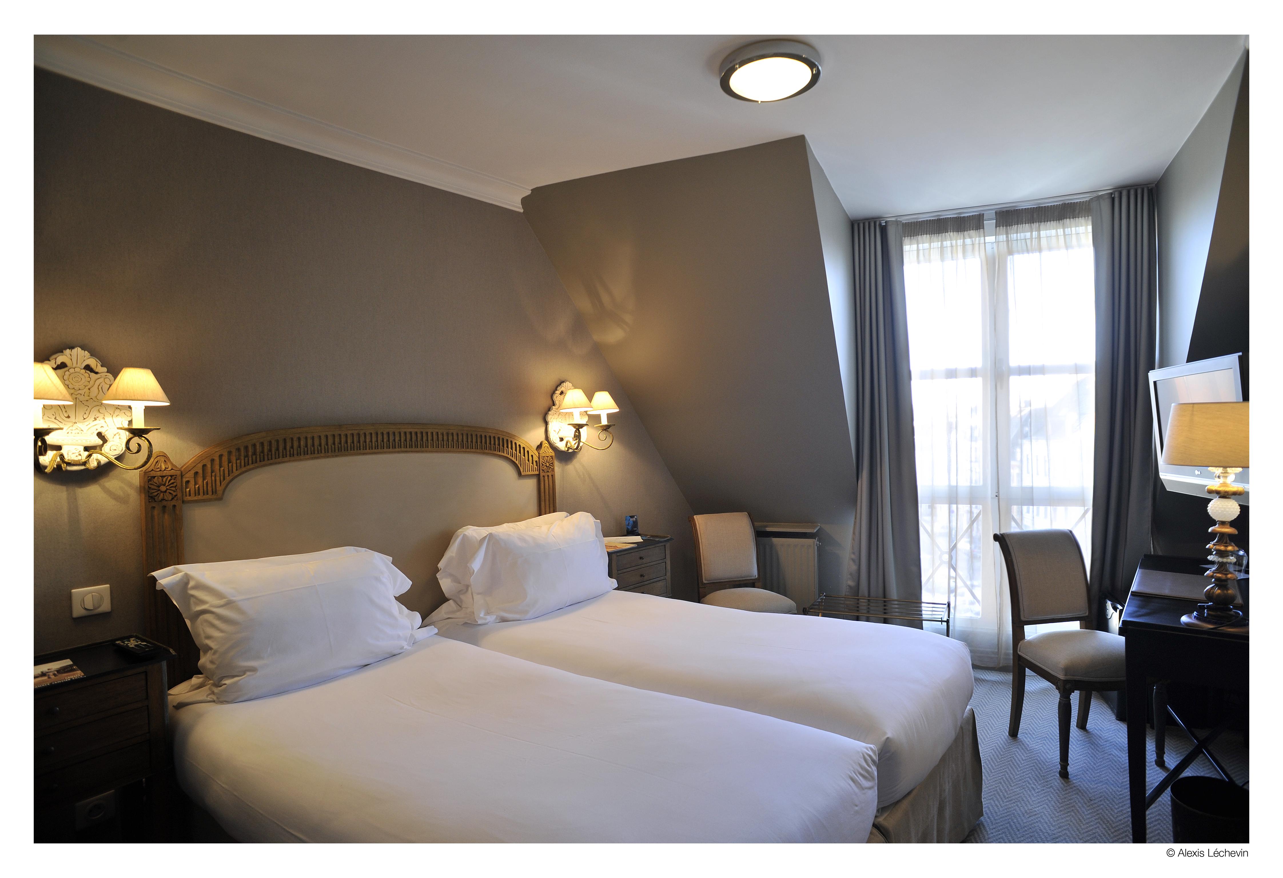 ליל Hotel De La Treille מראה חיצוני תמונה